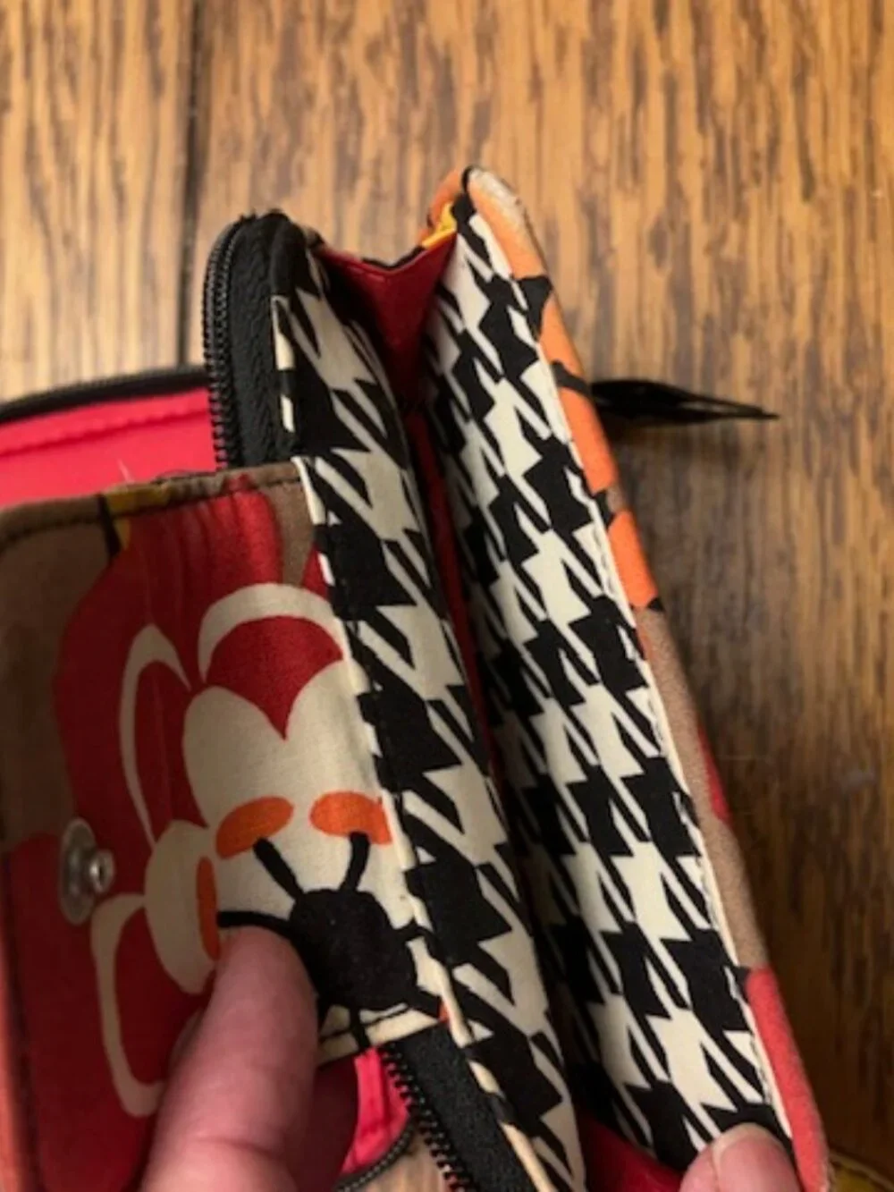 Authentic Vera Bradley wristlet wallet, Multi color, Zip Around, Good Condition! - Picture 5 of 6